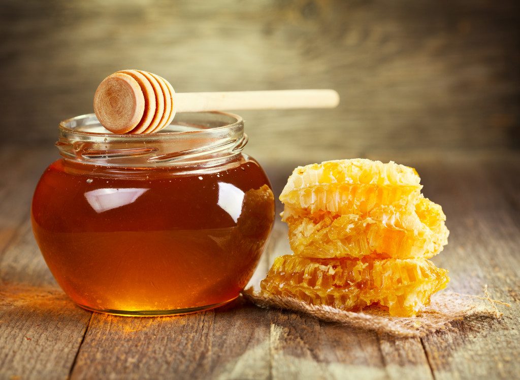 Honey-The-Sweetest-Health-Tonic-From-Nature-1024x749-1024x749 Mật Ong Honey Bear Kirkland tinh khiết nguyên chất 680g